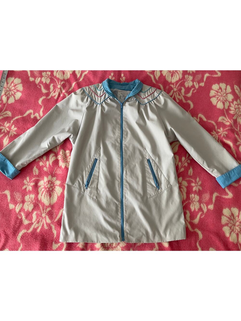 Vtg. Mulberry Street retro greige 80s raincoat SZ small